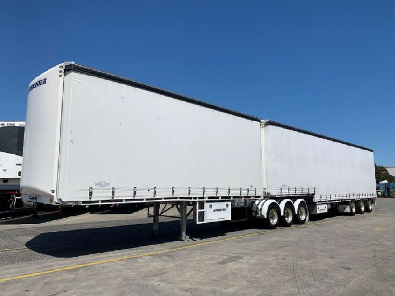 Image for 2013 MAXITRANS B Double Curtain Sider 0