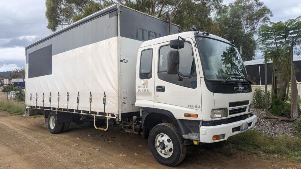 2007 Isuzu F Series FRR 550 image