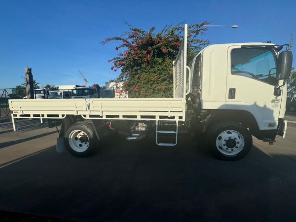 2012 Isuzu F Series FSS 550 image