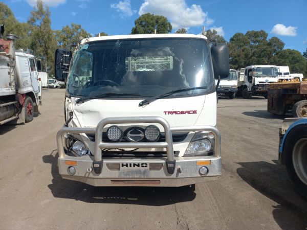 2015 Hino 617 - 300 Series Tray Truck 300 SERIES 617 image
