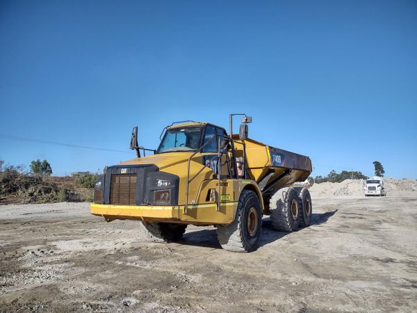 2011 Caterpillar 740B image