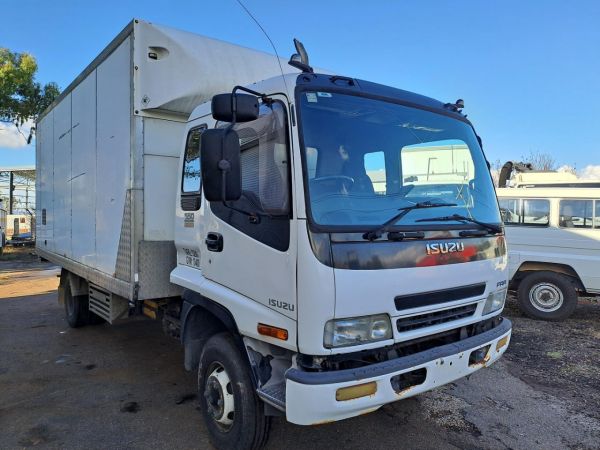 2006 Isuzu F Series FRR 550 image