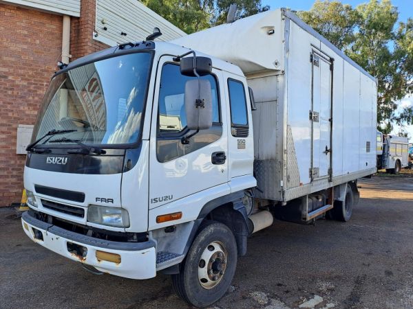 2006 Isuzu F Series FRR 550 image
