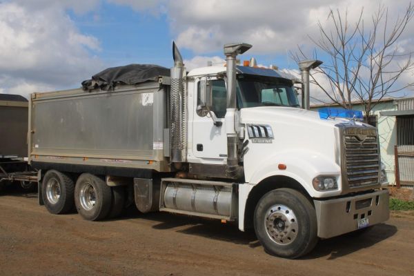 2017 Mack Trident Tipper image
