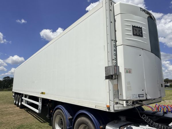 2010 SCHMITZ CARGOBULL 24 PALLET REFRIGERATED Semi Trailer image