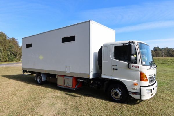2014 Hino FE 1124 image