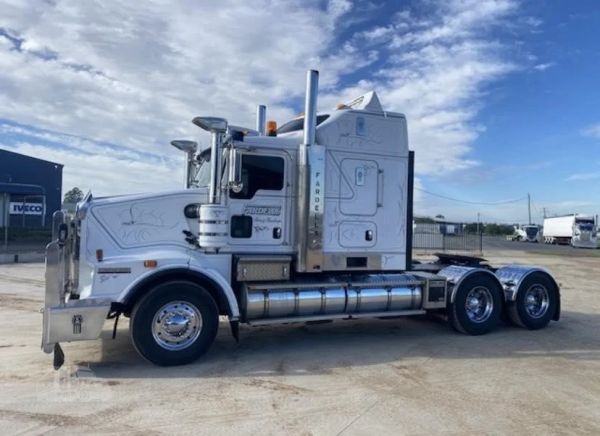 2015 KENWORTH T659 image