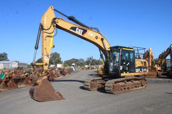 2011 Caterpillar 320D image