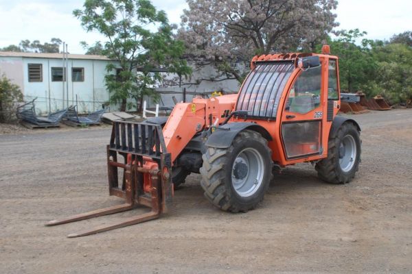2005 JLG 266 image
