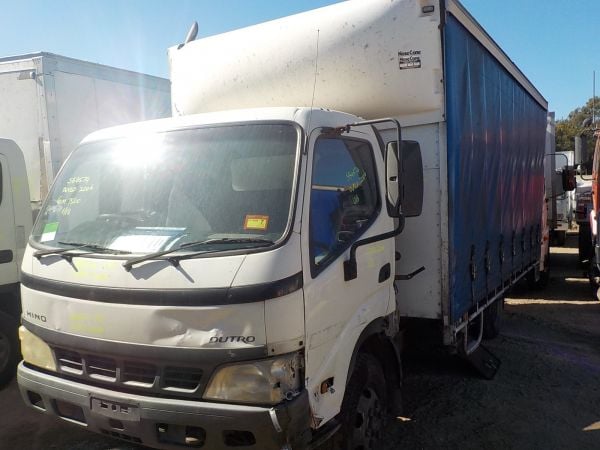 2006 Hino Dutro 4500 Curtainsider U424 image