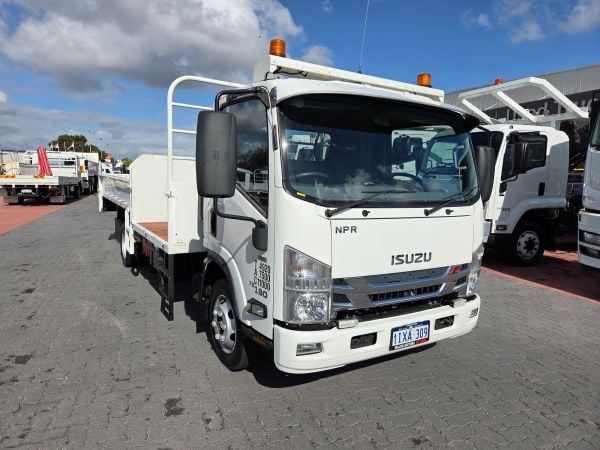 2016 Isuzu NPR 75-190  Tipper A.M.T Tipper and Crane image