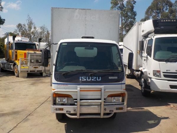 2002 Isuzu NKR200 Pantech image