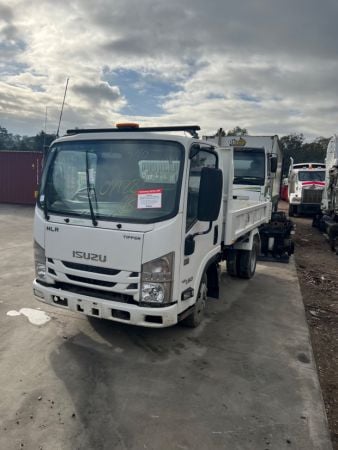 2017 Isuzu NLR 45-150 Tipper image