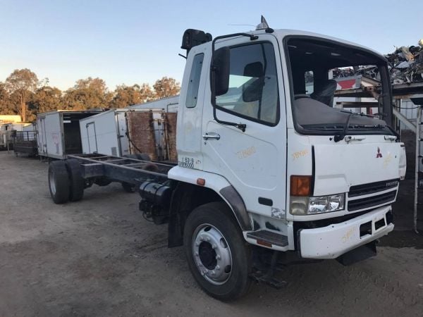 2004 Mitsubishi FM67 Cab chassis image