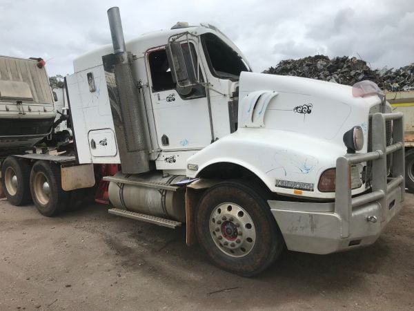 2002 Kenworth T404 Primemover image