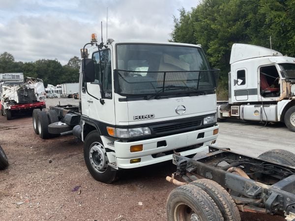 Hino GH Ranger 10 Cab chassis image