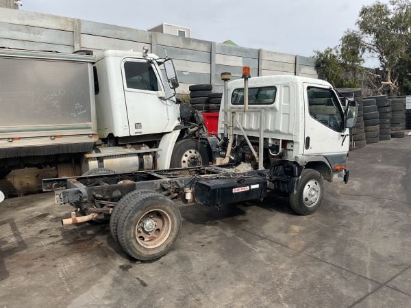 Mitsubishi Canter Cab chassis FE image