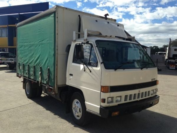 1991 Isuzu NPR300 Curtainsider image