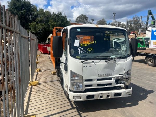 2010 Isuzu NLR200 Tray image