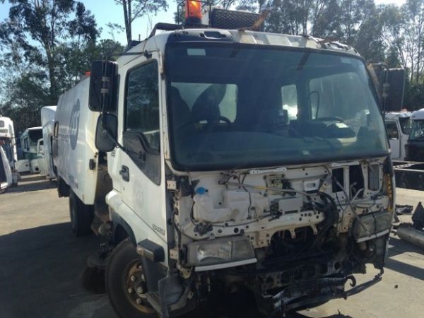 2000 Isuzu FRR550 Sweeper image
