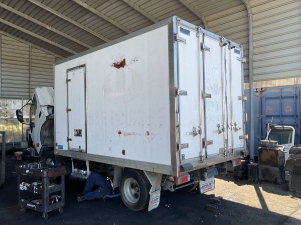 2014 Hino Dutro Pantech 300 image