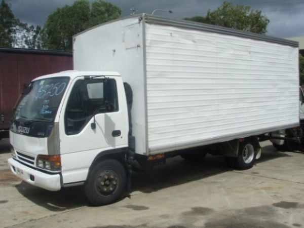 Isuzu NPR Pantech image