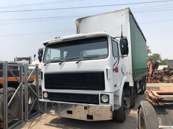 1996 INTERNATIONAL T-LINE dismantling image