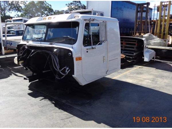 INTERNATIONAL S3600 CAB image
