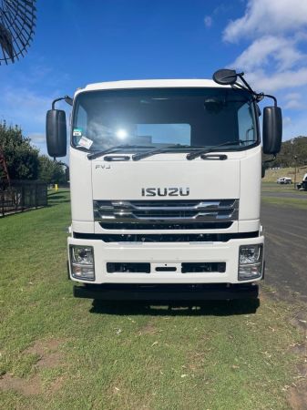 2024 Isuzu FYJ 300-350 AUTO image