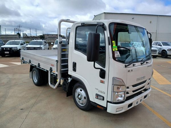 2025 Isuzu NLR 45-150 AMT SWB Traypack image