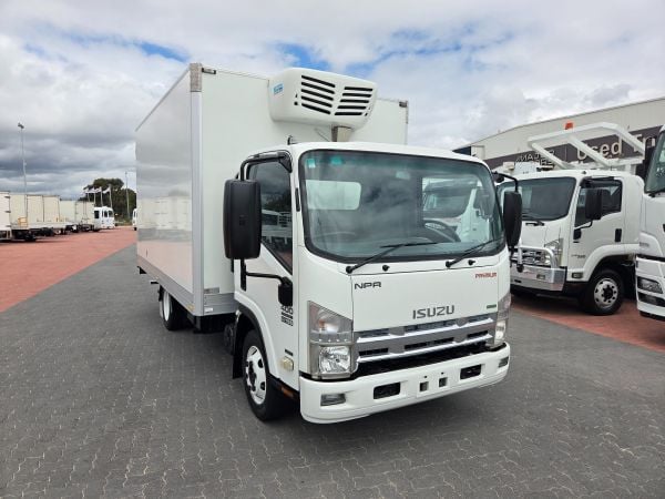 2011 Isuzu NPR400 Refrigerated AUTO 6 Pallet Minus 18 Freezer image