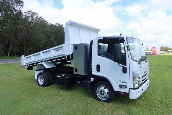 2024 Isuzu NPR 75-190 TIPPER image