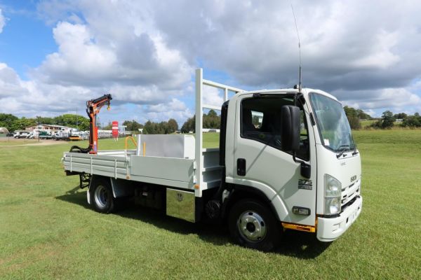 2013 Isuzu NPR 200 / 275 MWB image