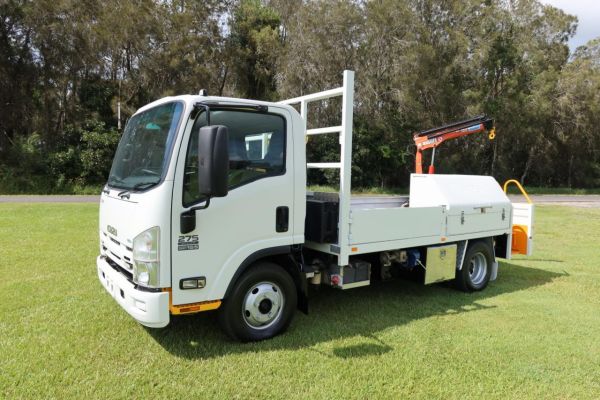 2013 Isuzu NPR 200 / 275 MWB image