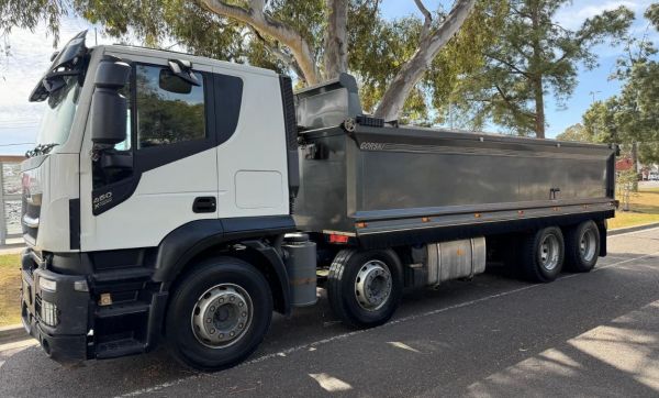 2020 Iveco STRALIS AD450 Tipper image