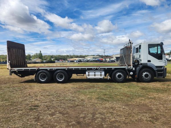 2006 IVECO STRALIS 435 Flatbed image