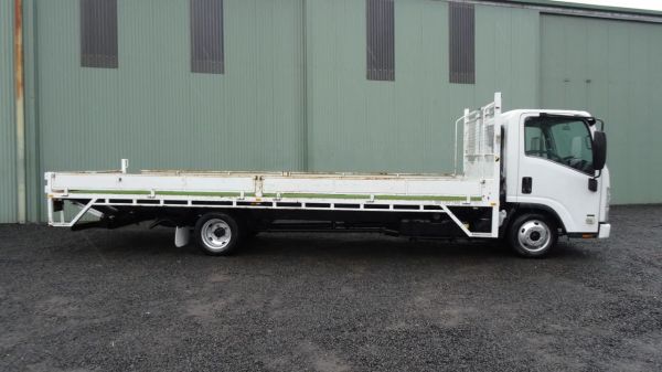 2011 ISUZU NLR image