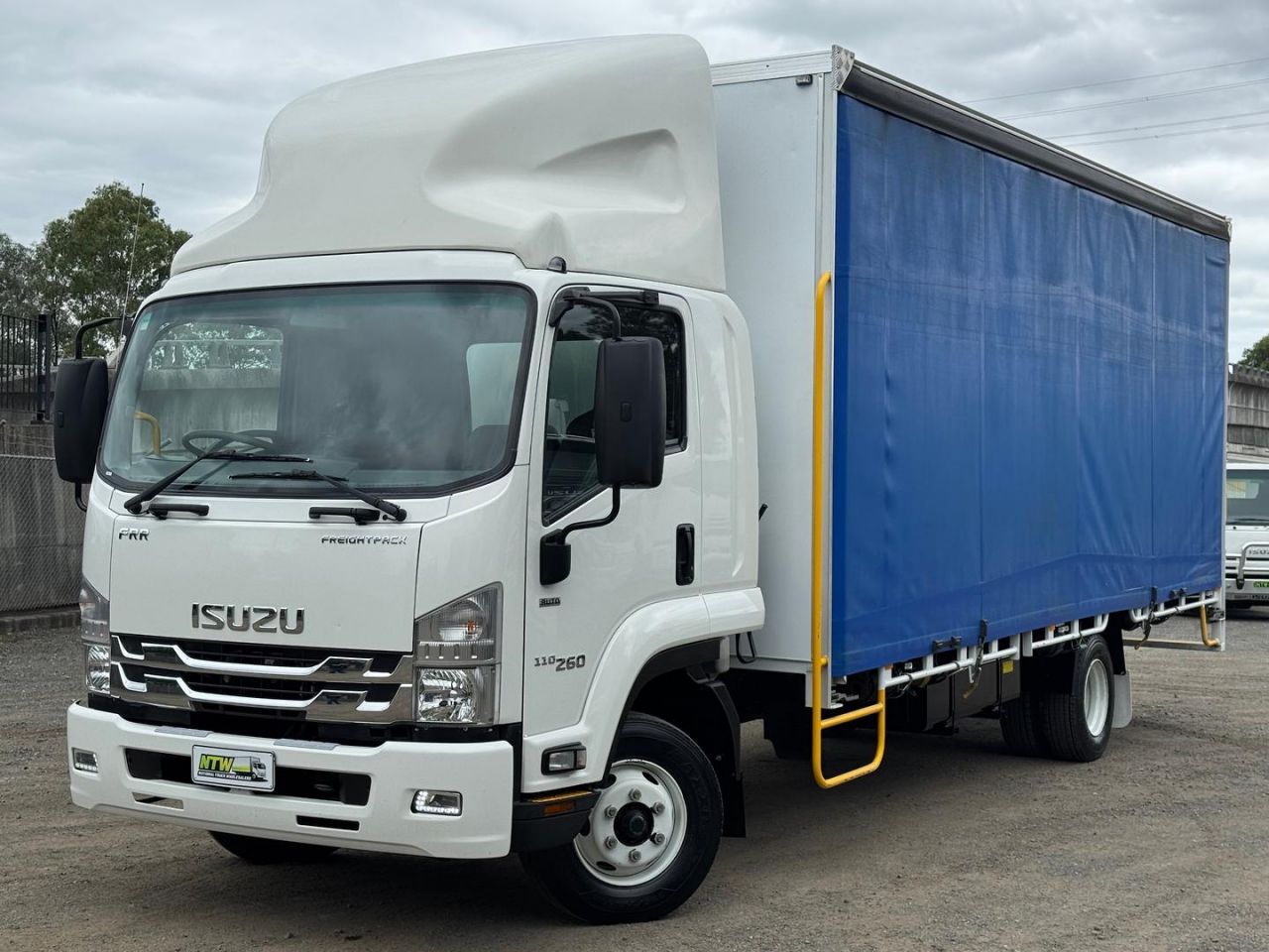 Image for 2020 Isuzu F Series FRR110-260 0