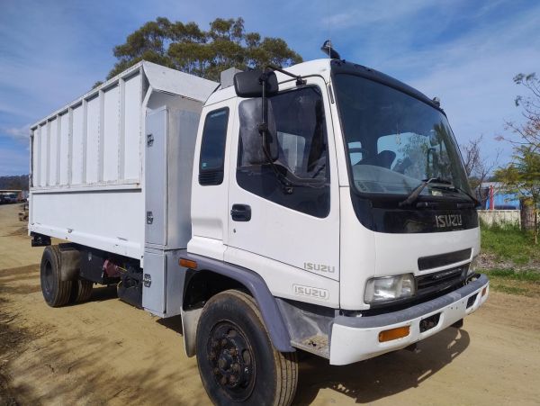 2001 Isuzu F Series FTS 750 image