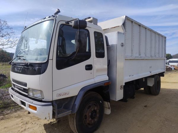 2001 Isuzu F Series FTS 750 image