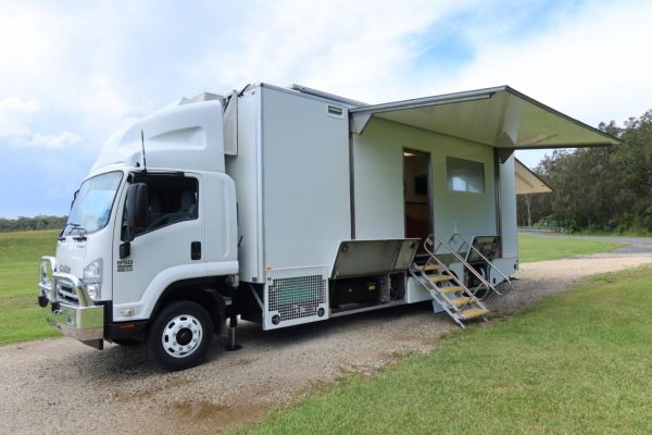 2012 Isuzu FSD 850 Premium AUTO image