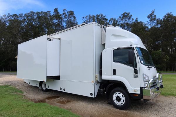 2012 Isuzu FSD 850 Premium AUTO image