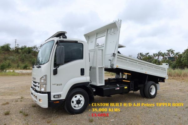 2019 Isuzu FRR 107-210 image