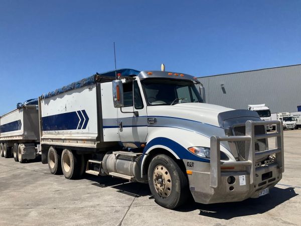 2010 Caterpillar CT 700-15L image