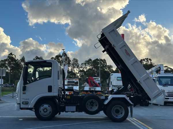 2025 Isuzu NMR 60/45-150 TR-TIPPER Tipper MANUAL image
