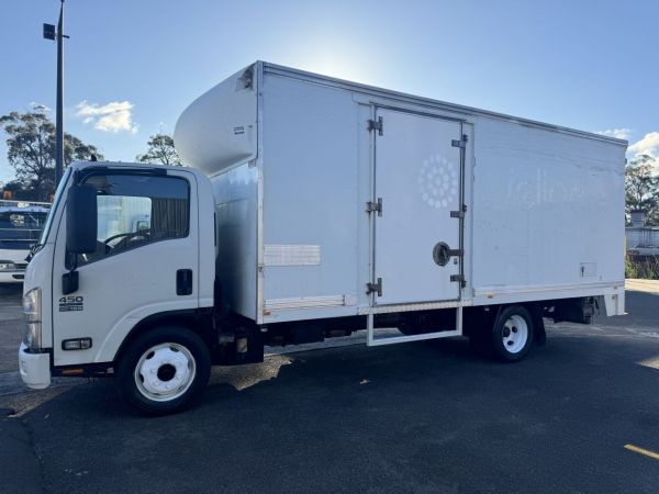2013 Isuzu NQR 450 LWB furniture pantech image