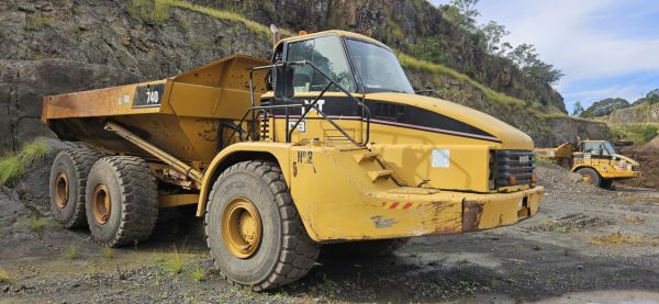 2002 Caterpillar 740 image
