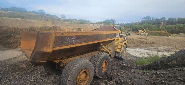 2004 Caterpillar 730 image
