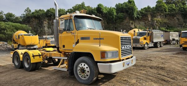 1998 Mack Ch image