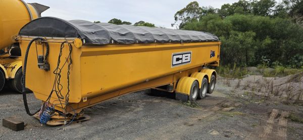 1978 Custom Tri Axle Chassis Tipper image